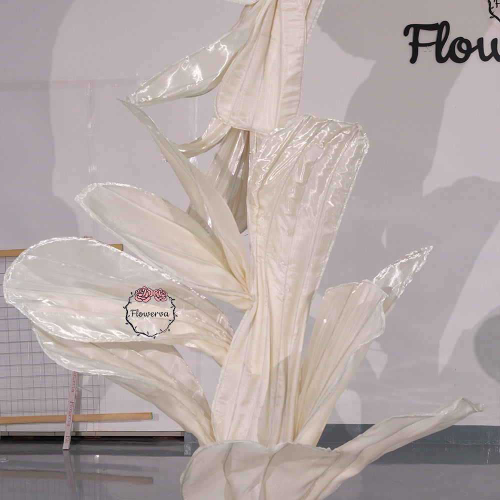 Flowerva Sculptural Petal Arch Wedding Decoration