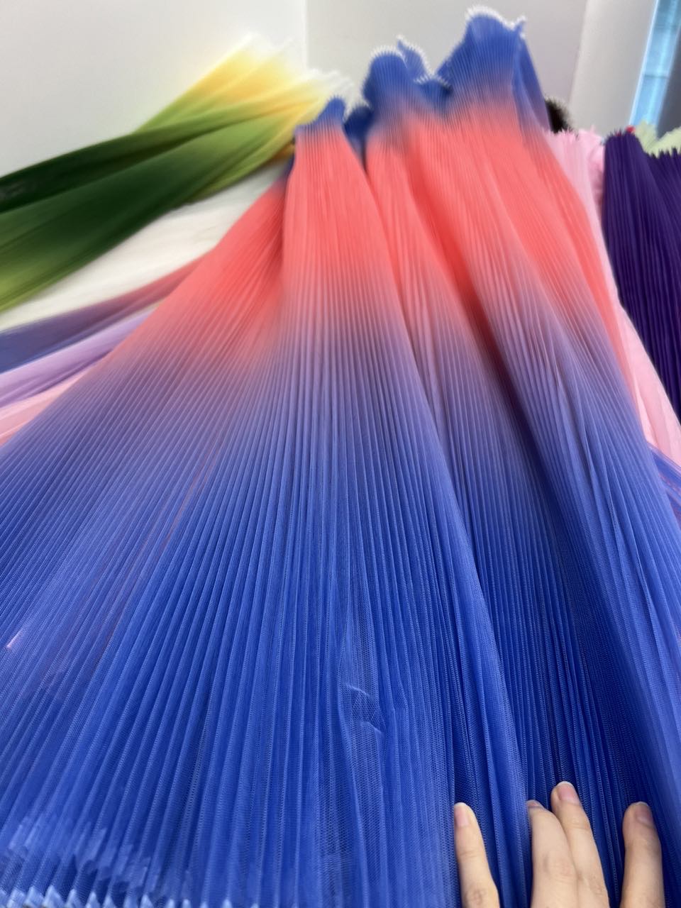 Gradient Red And Blue Pleated Organza Crinkle Fabric With Rigid And Wide Trim Stage Handmade Dress Designer Fabrics